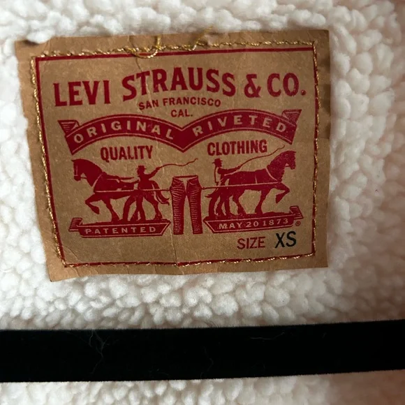 Levi's Light Pink Corduroy Jacket with Cream Sherpa Lining - Picture 3 of 6